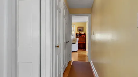 547 Main Street Wayne ME 04284