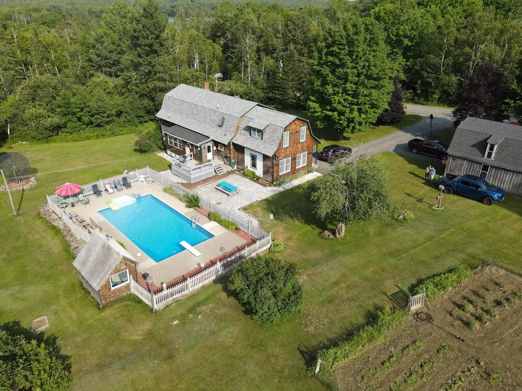 587 North Road Ripley ME 04930
