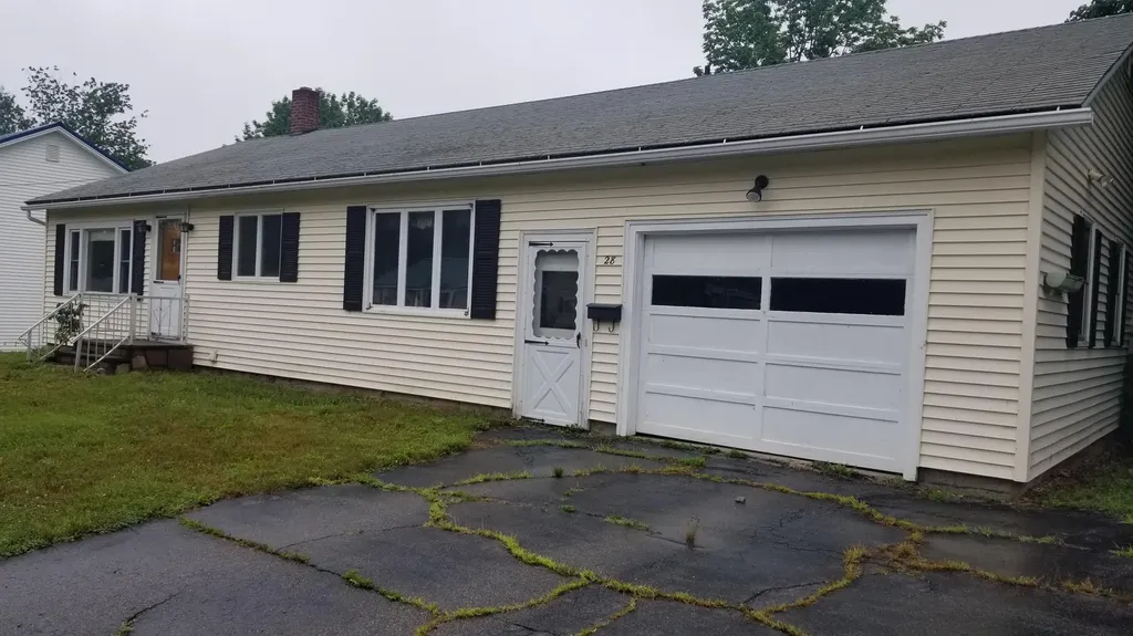 28 Hale Street Lincoln ME 04457