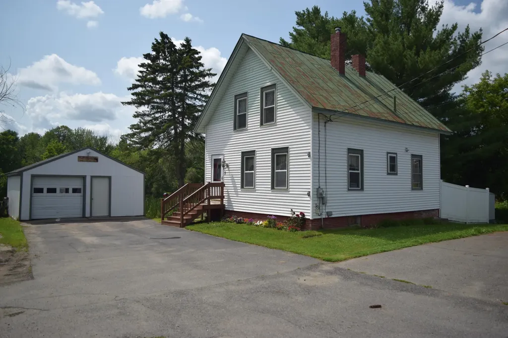 7 Court Street Vassalboro ME 04989