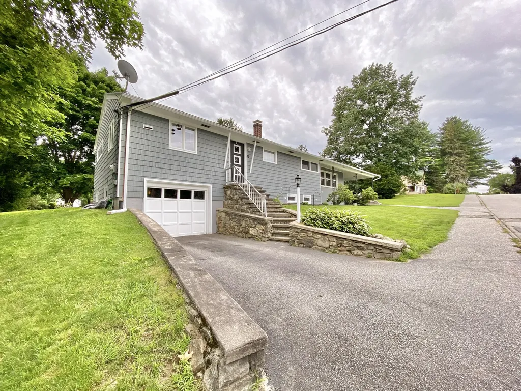 39 Summit Street Auburn ME 04210