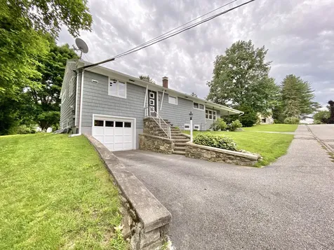 39 Summit Street Auburn ME 04210