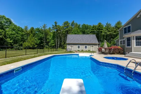 29 Whitney Way Topsham ME 04086
