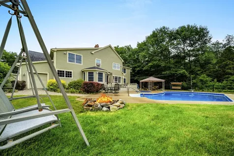 29 Whitney Way Topsham ME 04086