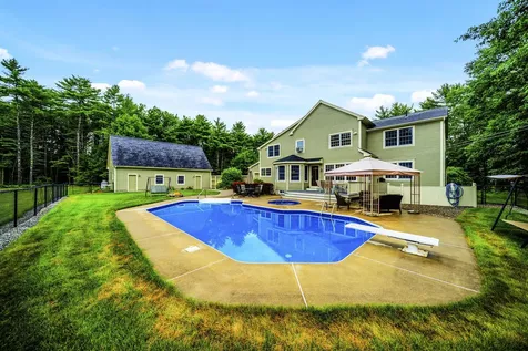 29 Whitney Way Topsham ME 04086