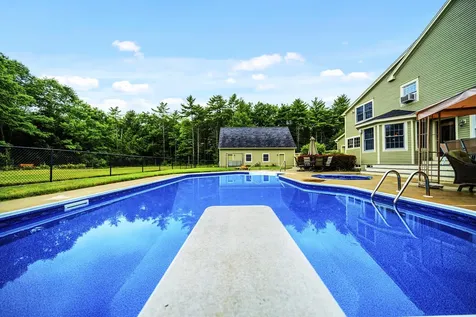 29 Whitney Way Topsham ME 04086