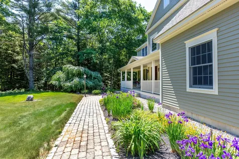 29 Whitney Way Topsham ME 04086