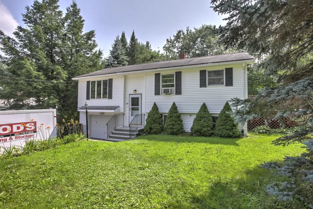 17 Hector Street Auburn ME 04210