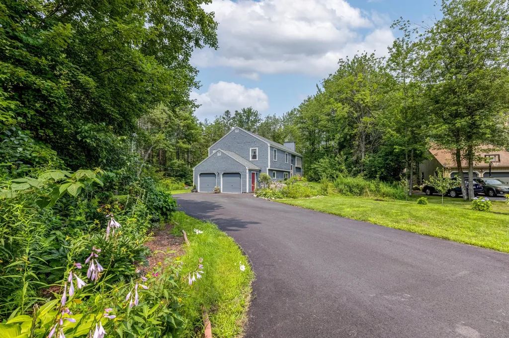 17 Hawthorn Circle Scarborough ME 04074
