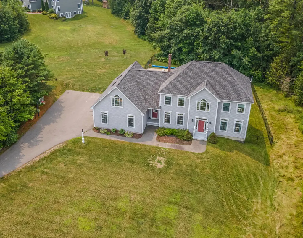 95 Dunton Circle Hampden ME 04444
