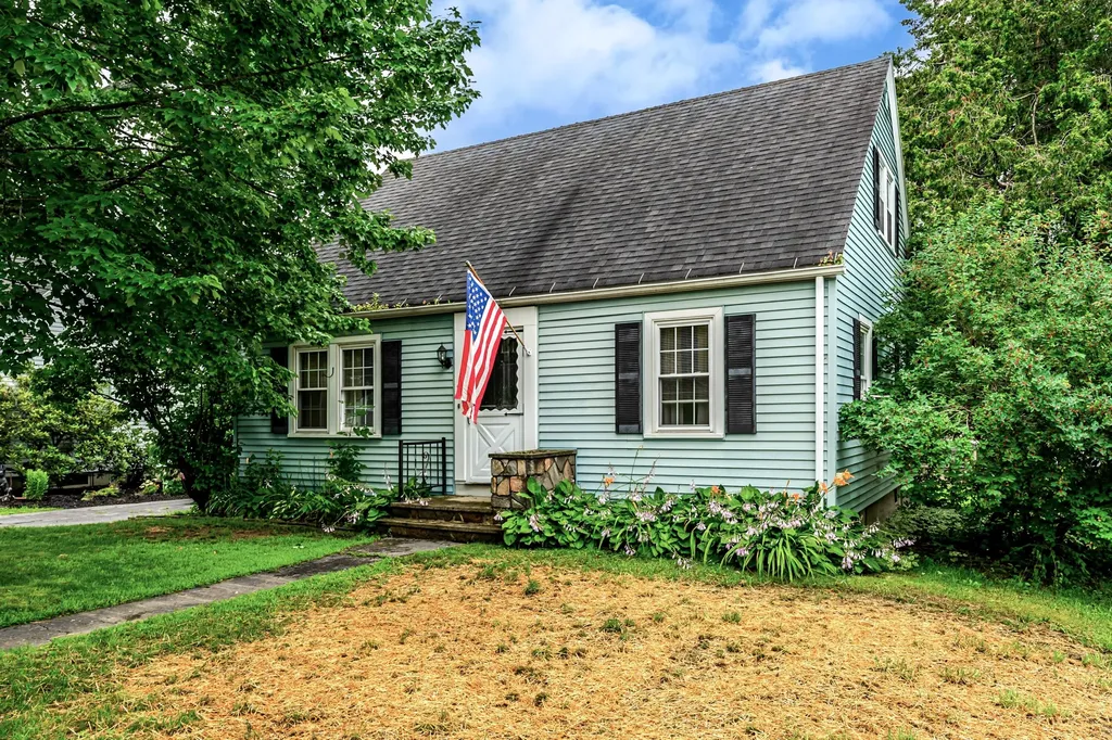 12 Longwood Avenue Augusta ME 04330