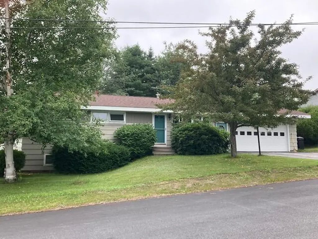 3 Heathwood Lane Lewiston ME 04240