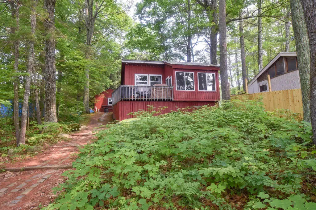 3 Shore Road Raymond ME 04071