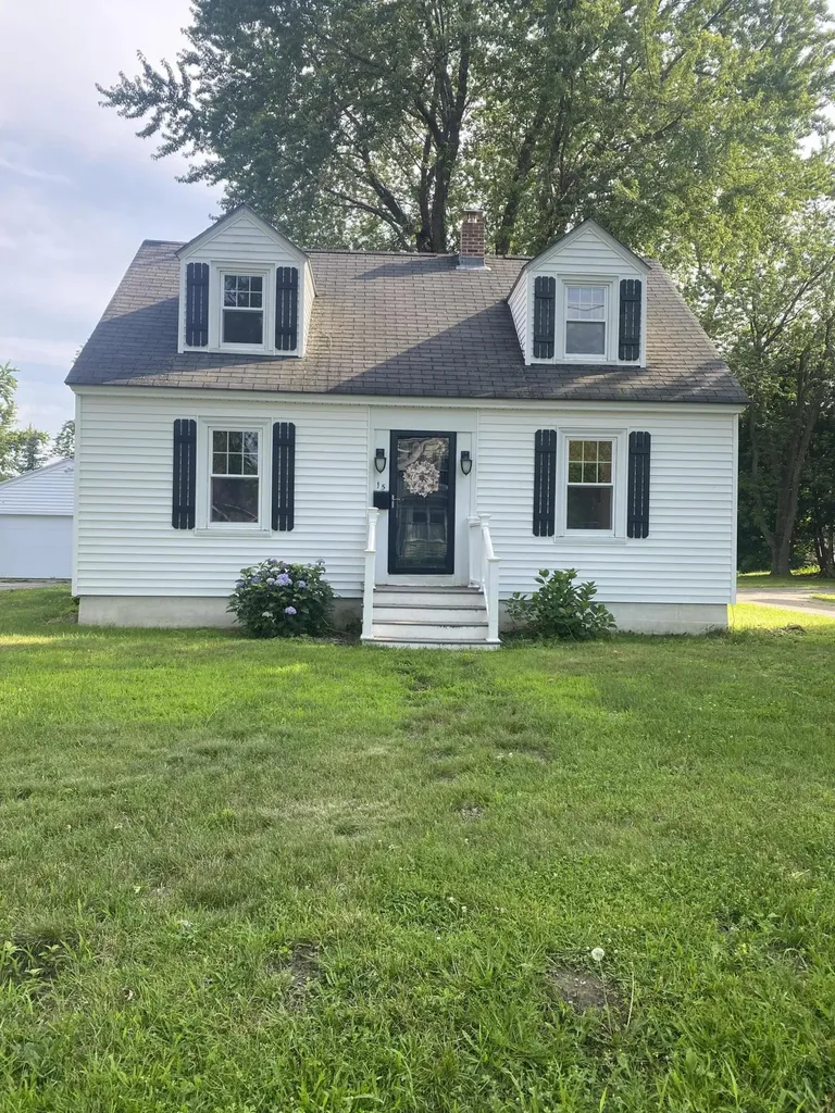 15 Cottage Street Fairfield ME 04937