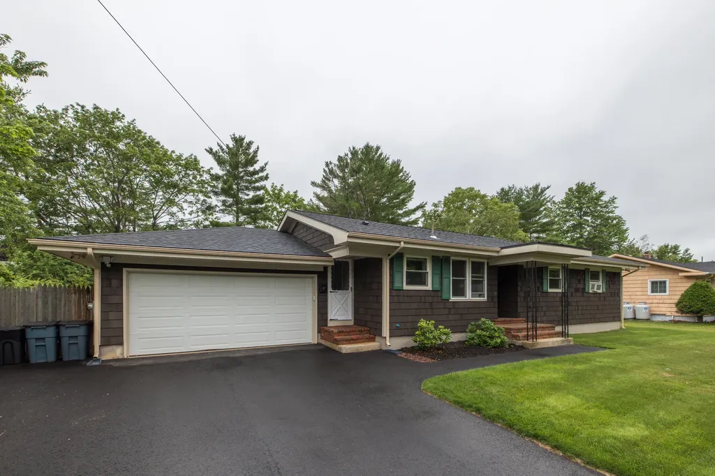 17 Ventura Street Lewiston ME 04240