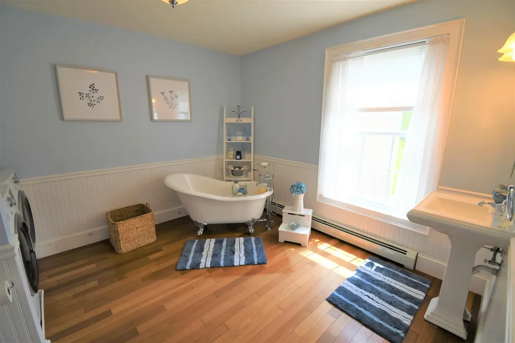 476 Stream Road Winterport ME 04496
