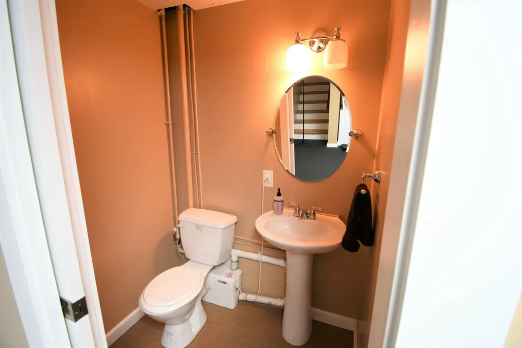 476 Stream Road Winterport ME 04496