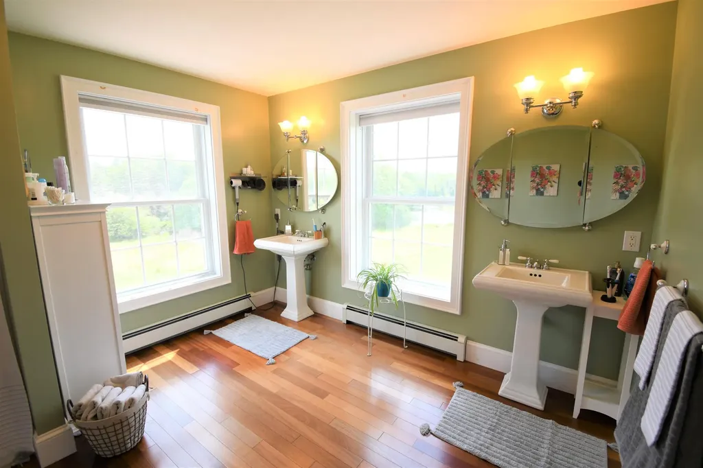 476 Stream Road Winterport ME 04496