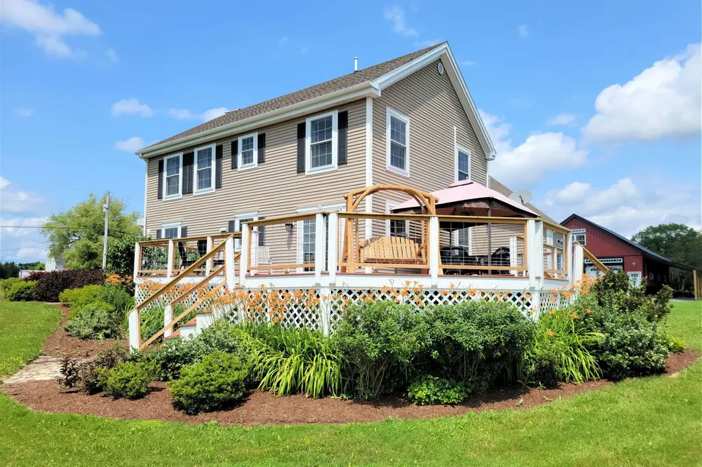 476 Stream Road Winterport ME 04496