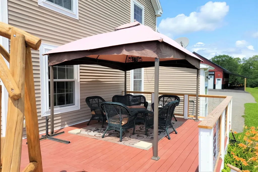 476 Stream Road Winterport ME 04496