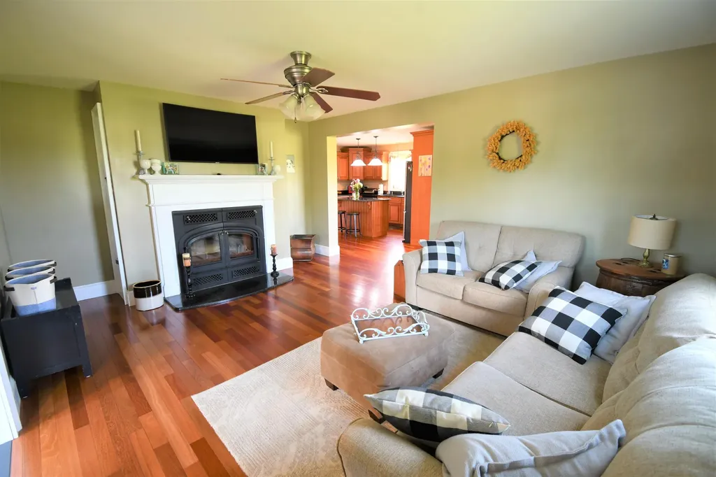 476 Stream Road Winterport ME 04496