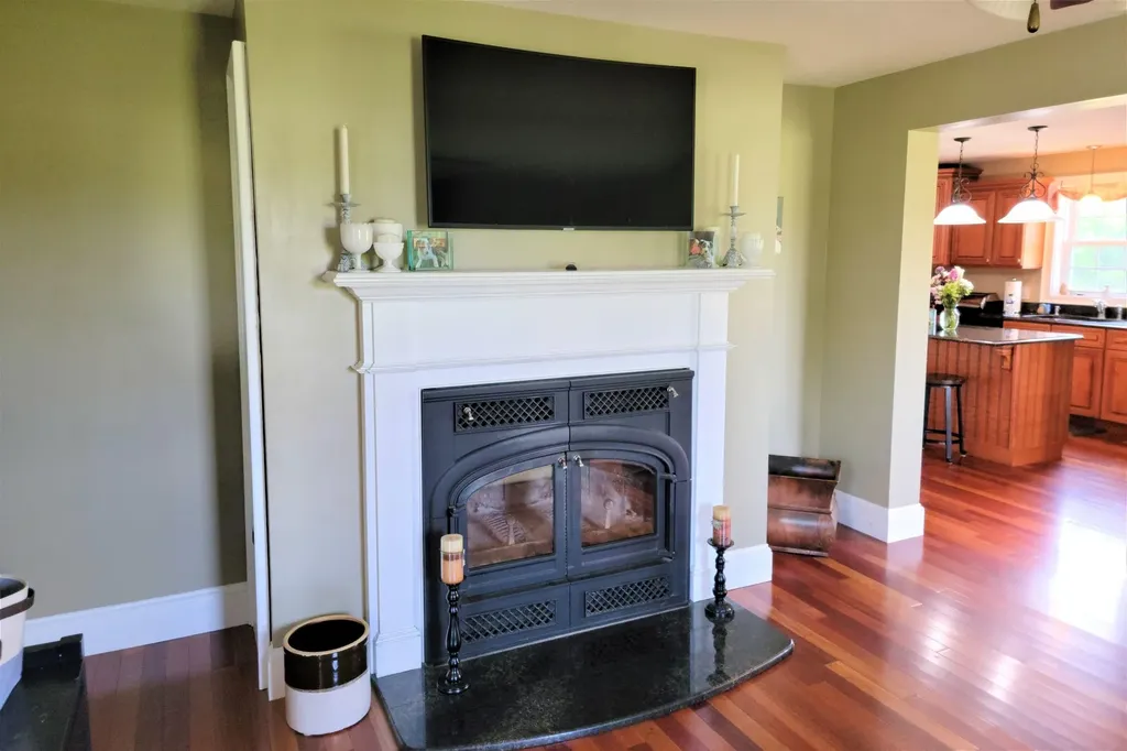 476 Stream Road Winterport ME 04496