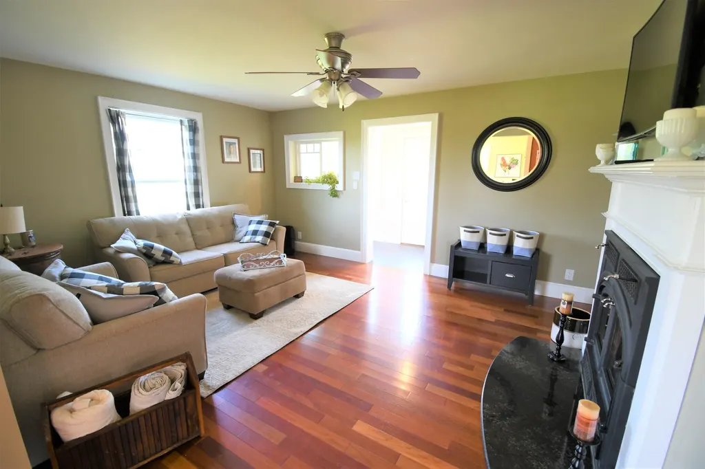 476 Stream Road Winterport ME 04496
