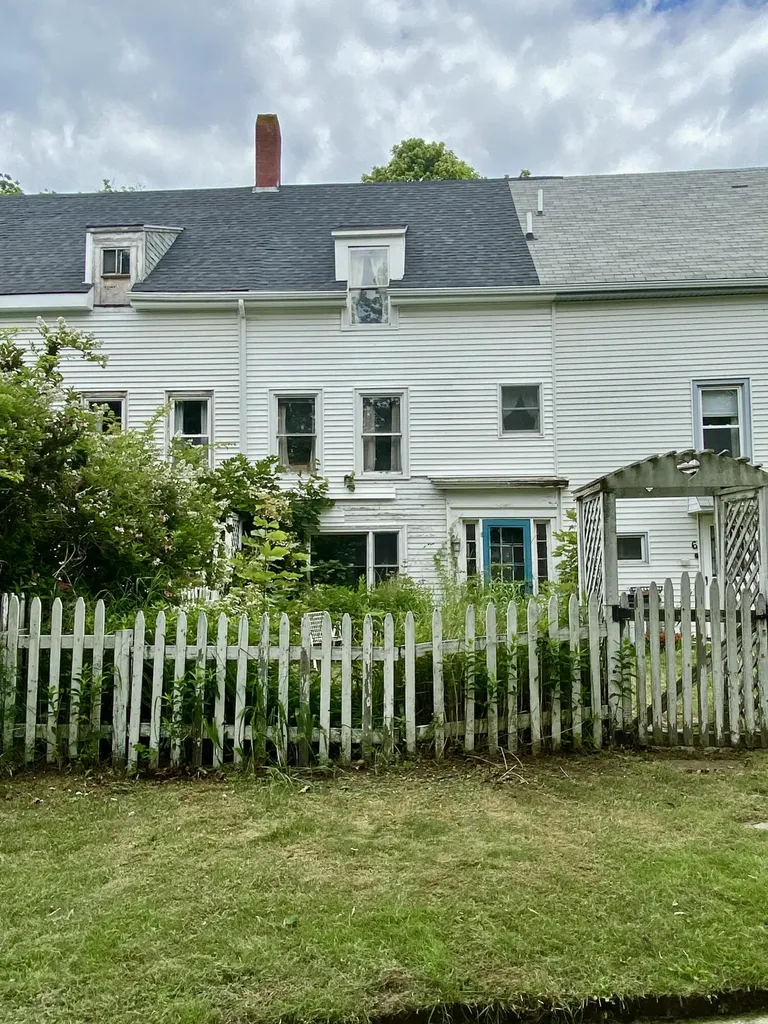 3 School Street Vinalhaven ME 04863