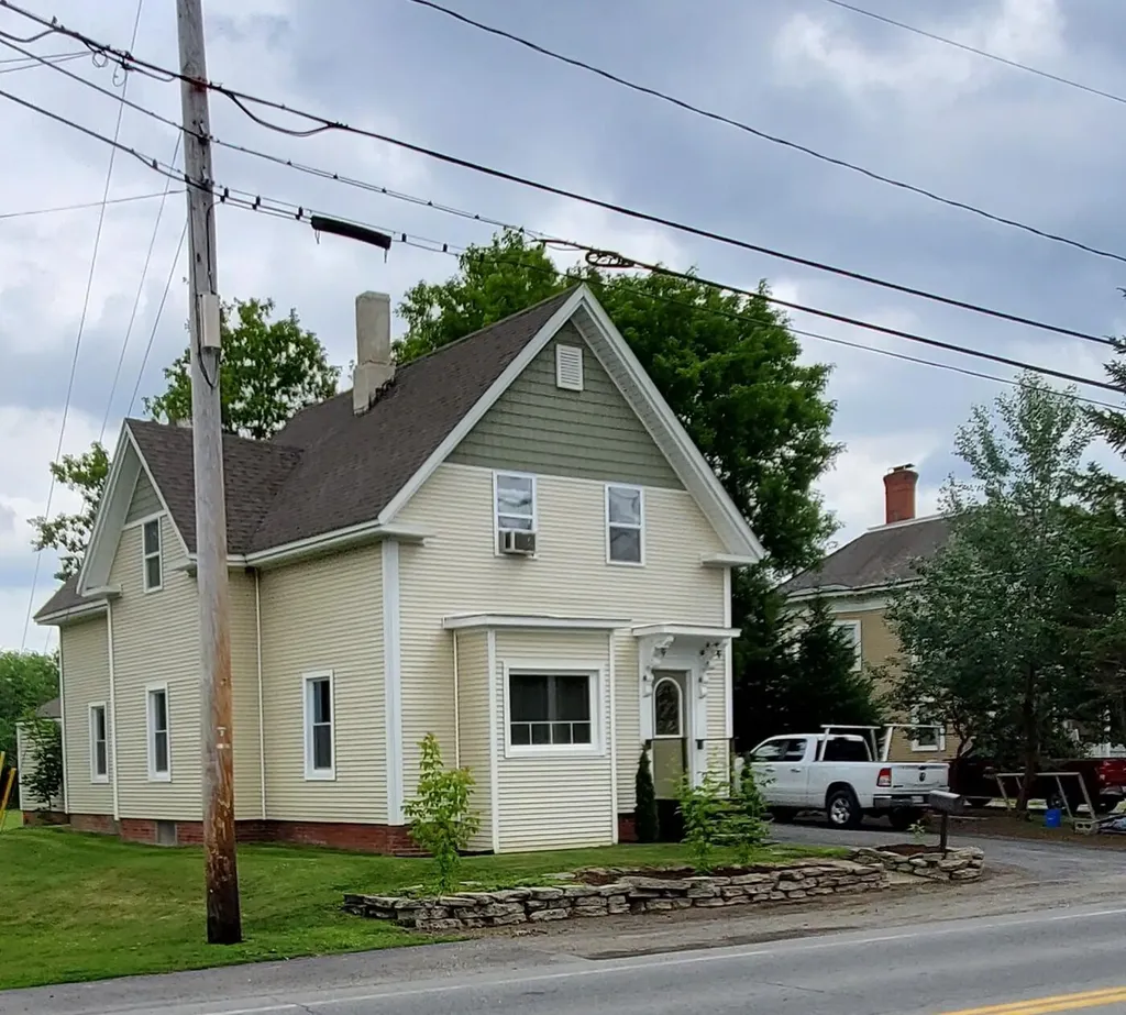 1073 Main Street Clinton ME 04927