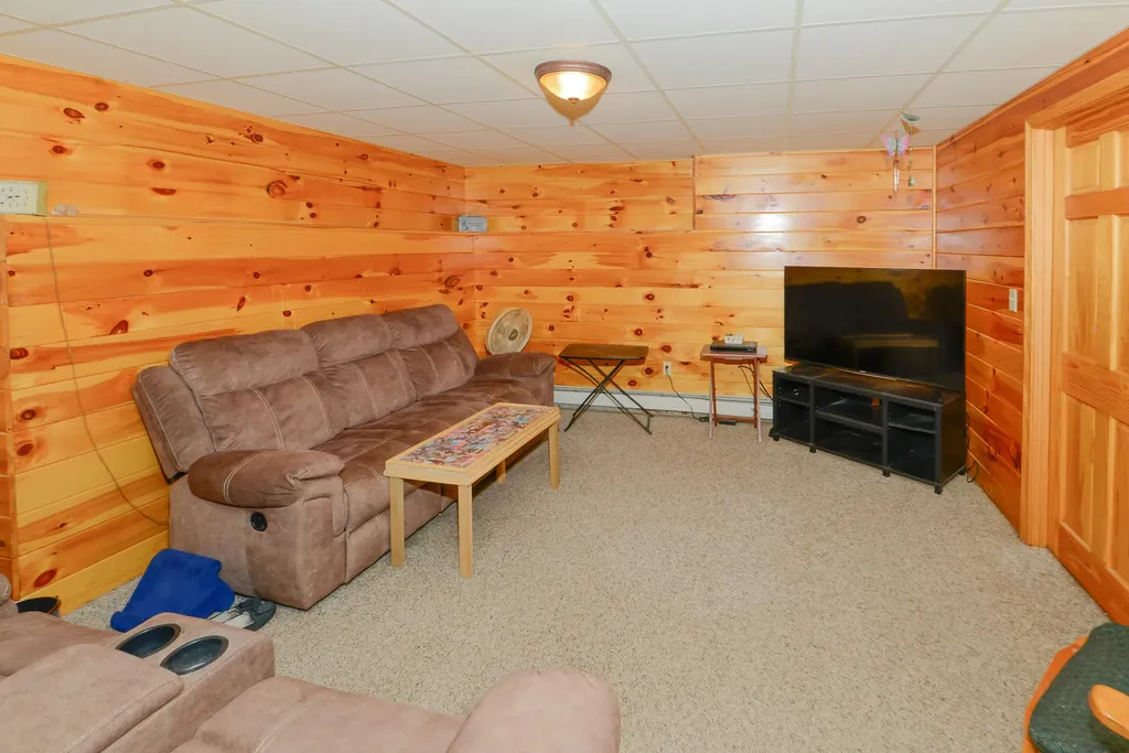 25 Fern Avenue Naples ME 04055