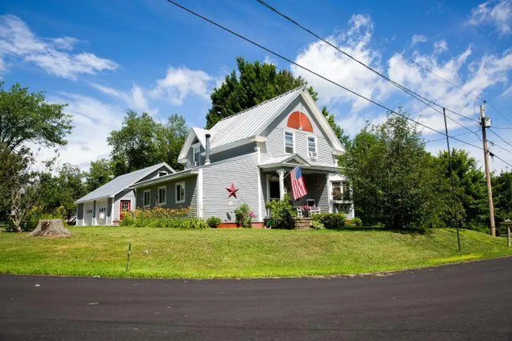 29 High Street Clinton ME 04927