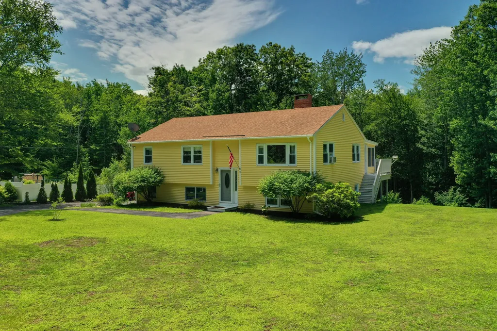 12 Oak Ridge Drive Standish ME 04084