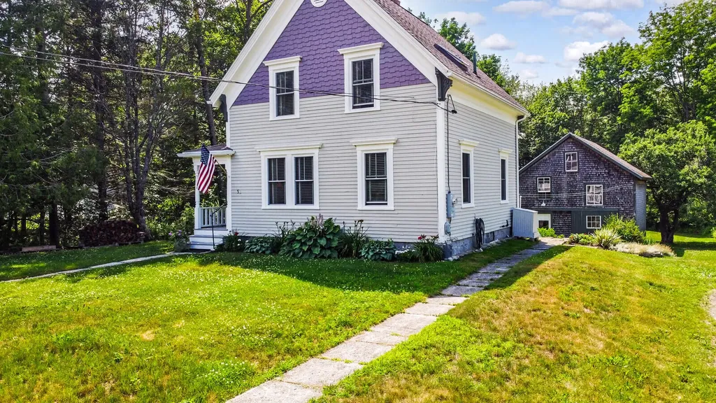 52 Watts Avenue Saint George ME 04860