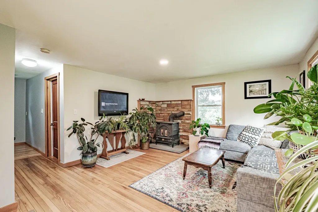 190 Millay Road Bowdoinham ME 04008