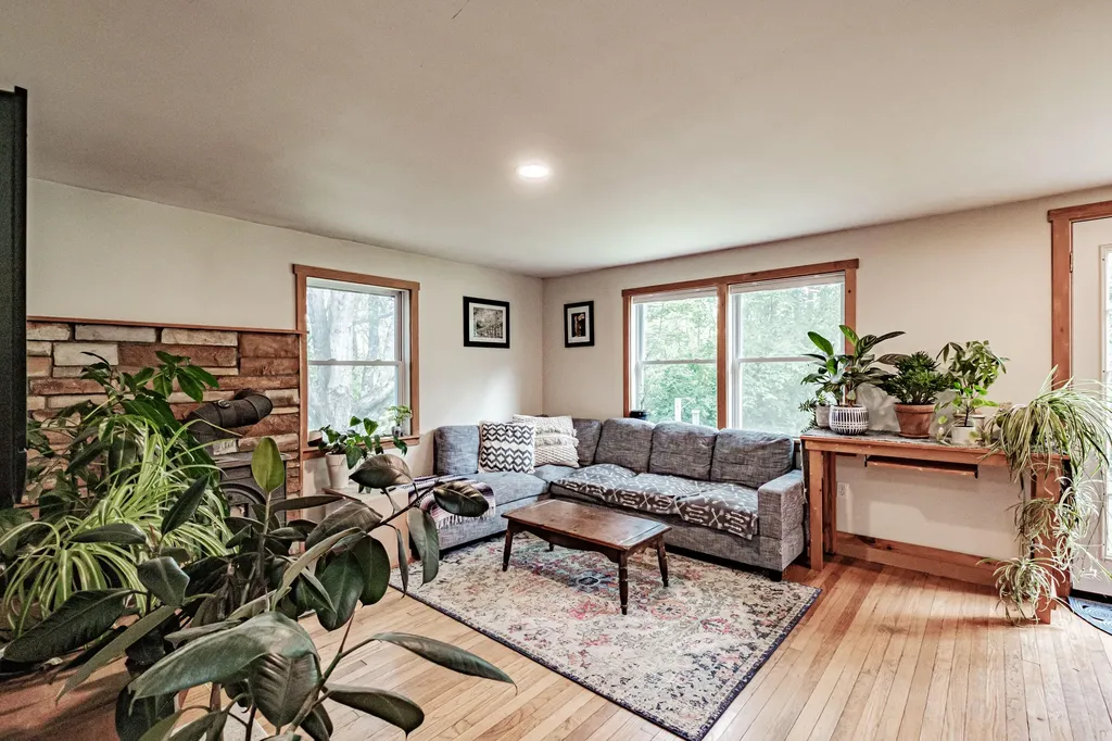 190 Millay Road Bowdoinham ME 04008