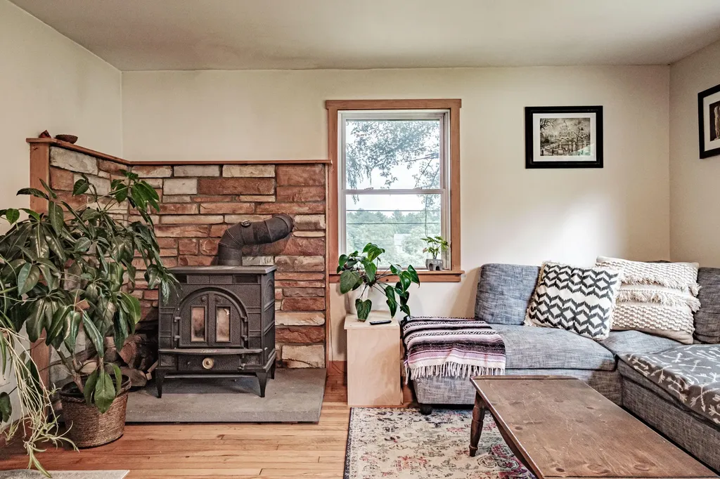 190 Millay Road Bowdoinham ME 04008