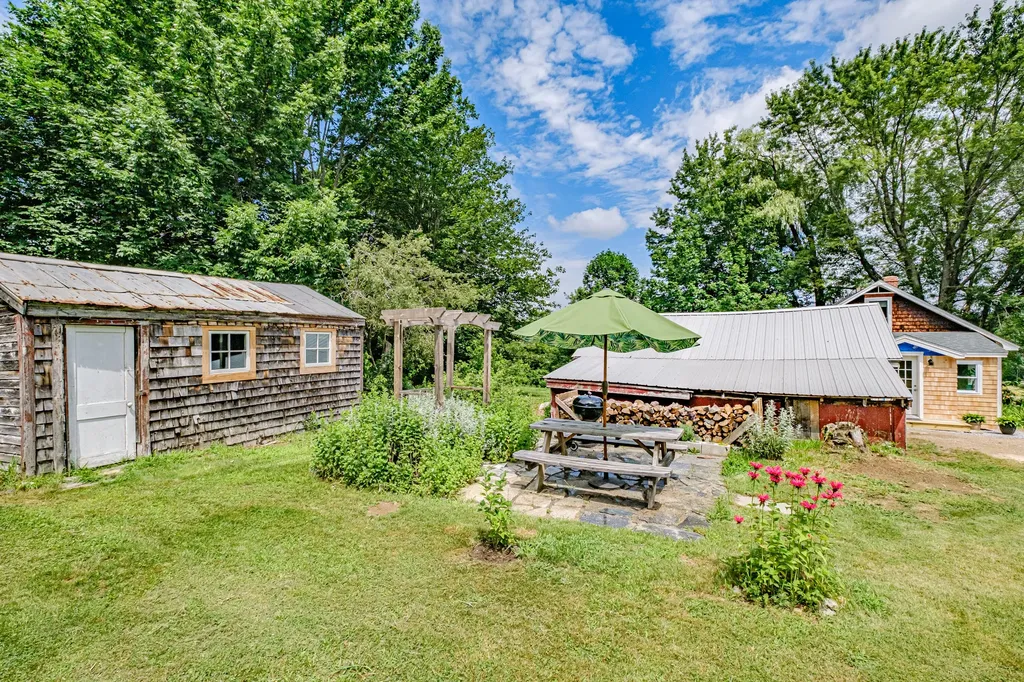 190 Millay Road Bowdoinham ME 04008