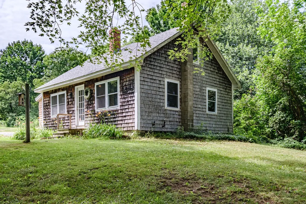 190 Millay Road Bowdoinham ME 04008