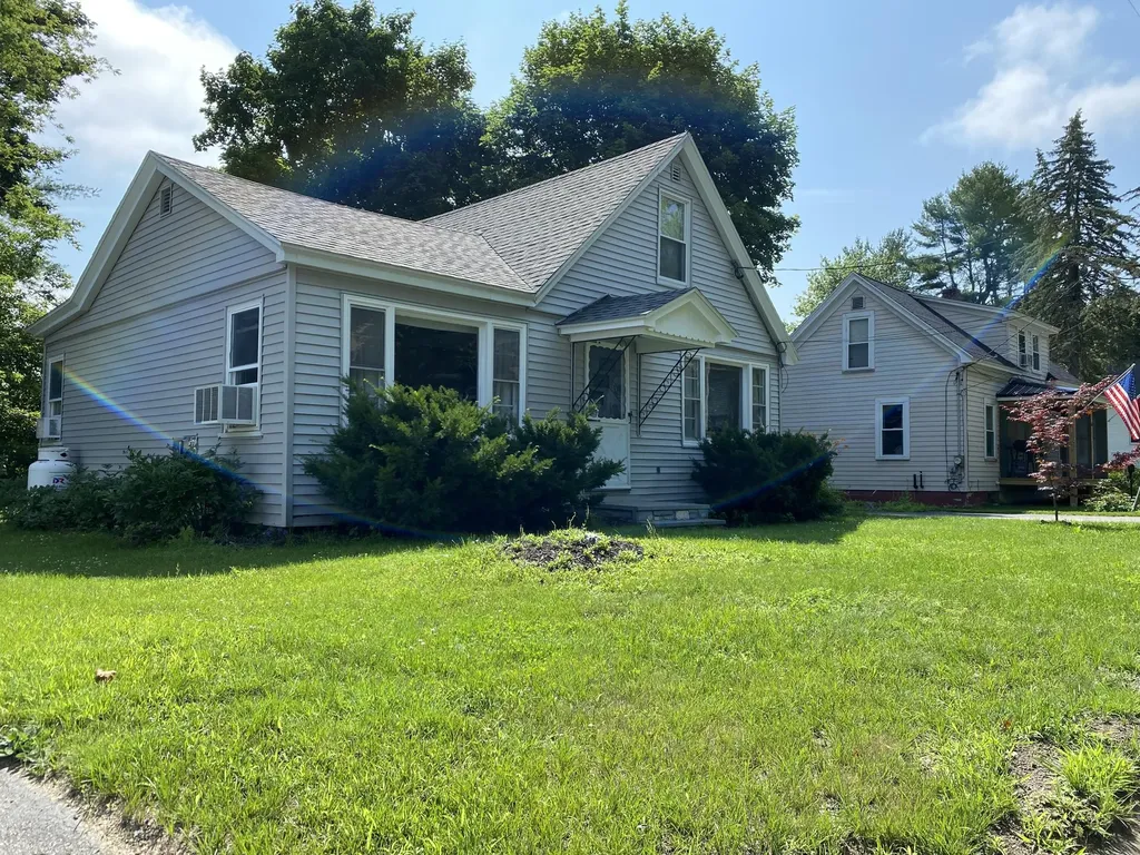 62 Mcnamara Street Lewiston ME 04240