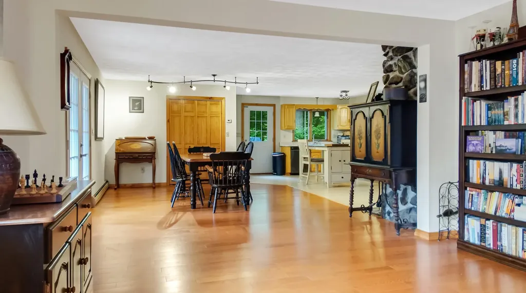 2068 Eight Rod Road Sidney ME 04330