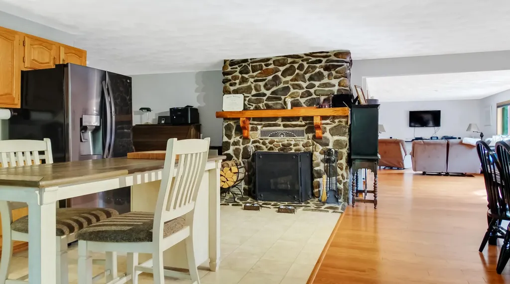 2068 Eight Rod Road Sidney ME 04330