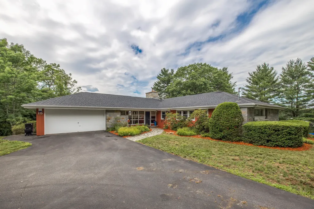 15 Delcliffe Lane Lewiston ME 04240