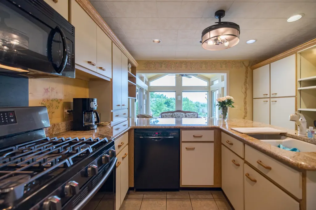 15 Delcliffe Lane Lewiston ME 04240