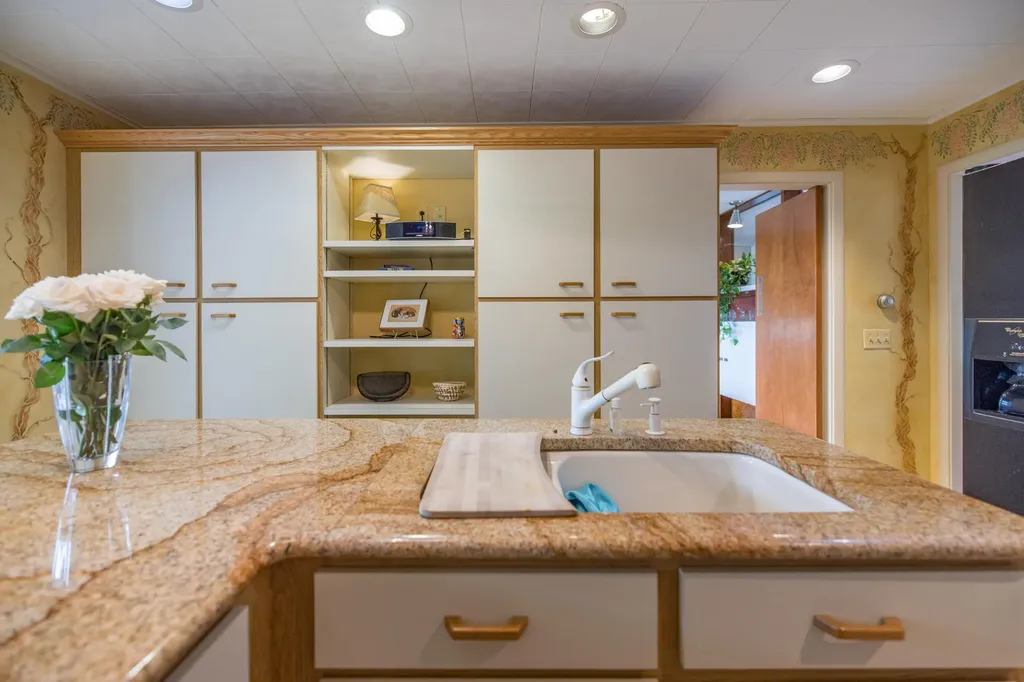 15 Delcliffe Lane Lewiston ME 04240