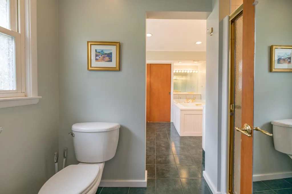 15 Delcliffe Lane Lewiston ME 04240