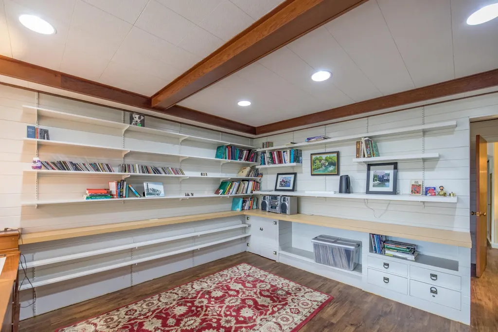 15 Delcliffe Lane Lewiston ME 04240