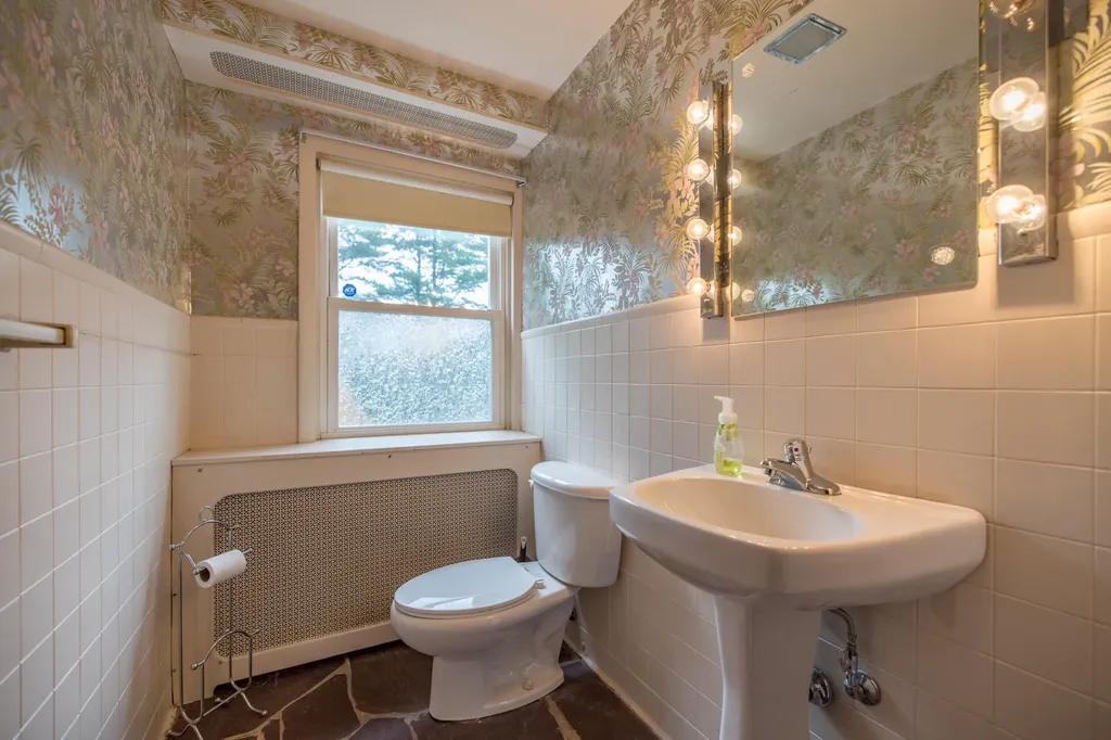 15 Delcliffe Lane Lewiston ME 04240