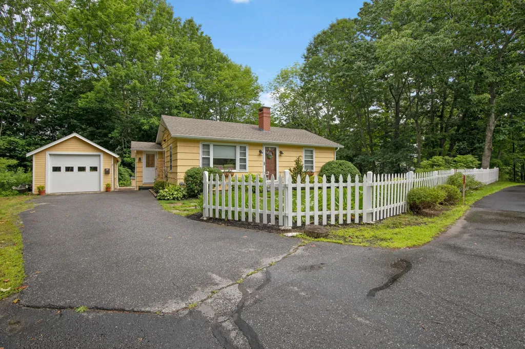13 Chapel Street Freeport ME 04032