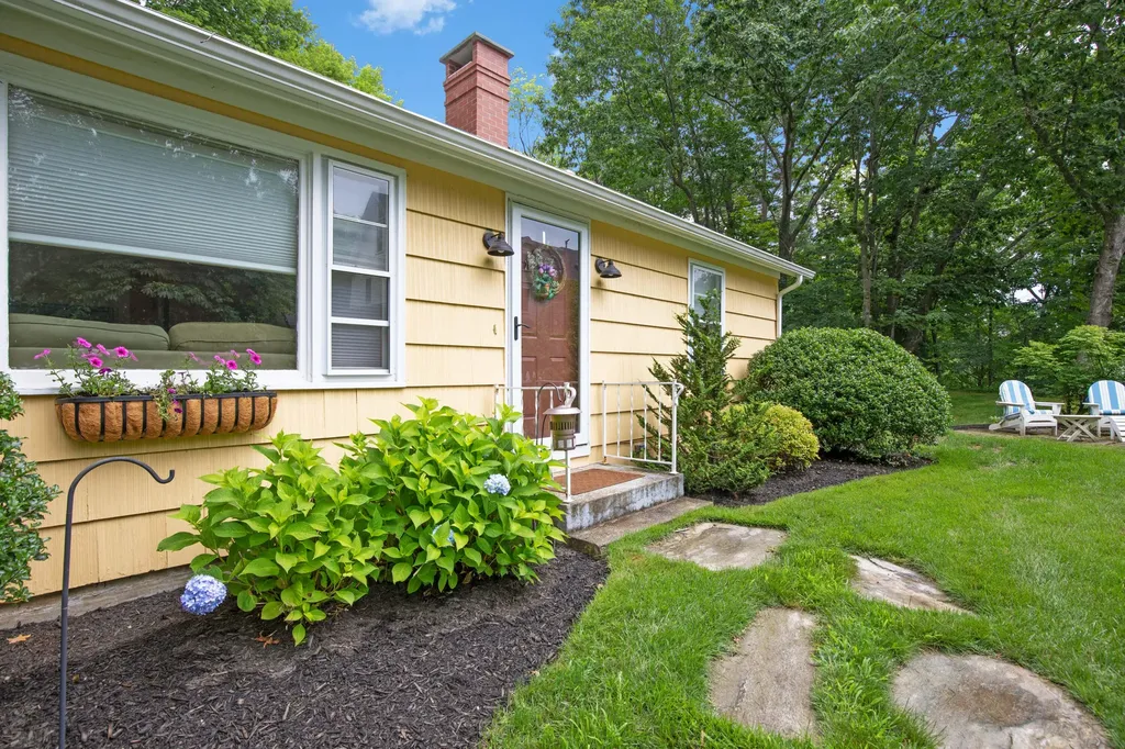 13 Chapel Street Freeport ME 04032