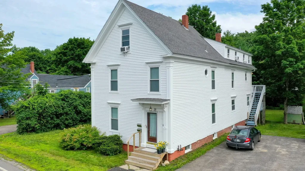 18 Narragansett Street Gorham ME 04038